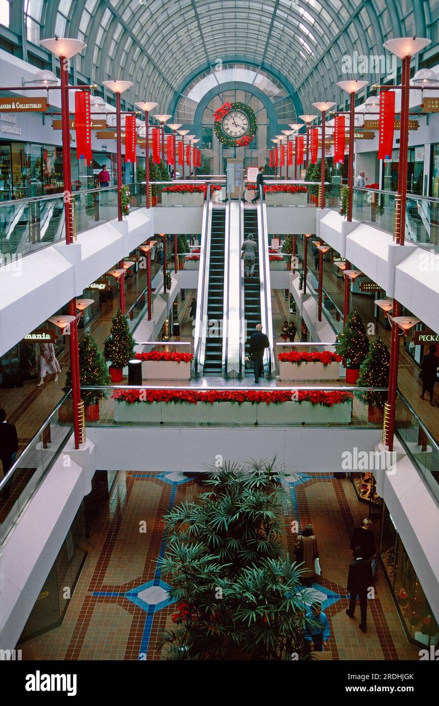 Crocker Galleria mit Weihnachtsdekorationen, Financial District, San Francisco, Kalifornien, USA Stockfoto