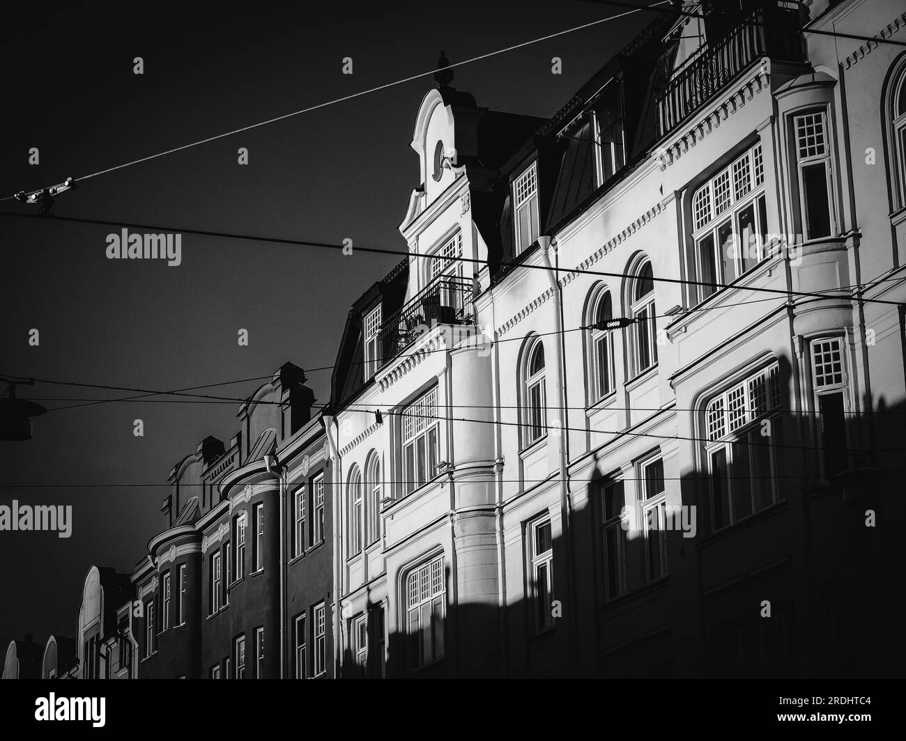 Blick auf ein Gebäude aus einem niedrigen Winkel gegen den Himmel Stockfoto