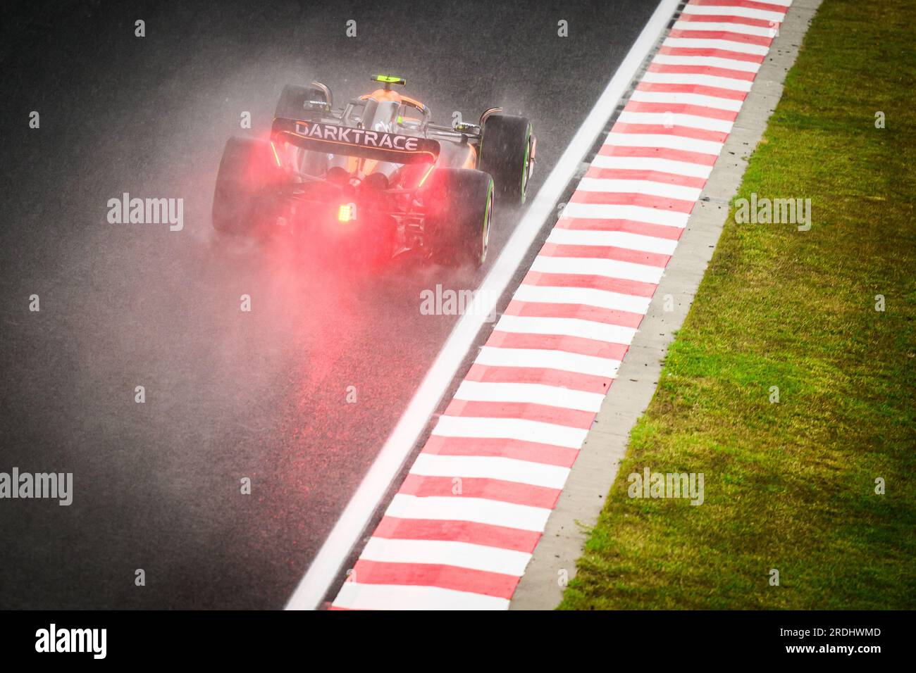 Budapest, Ungarn. 21. Juli 2023. Lando Norris, der britische Fahrer des McLaren F1 Teams, tritt während der ersten Trainingssitzung des ungarischen Grand Prix F1 im Hungaroring in der Nähe von Budapest an. Kredit: SOPA Images Limited/Alamy Live News Stockfoto