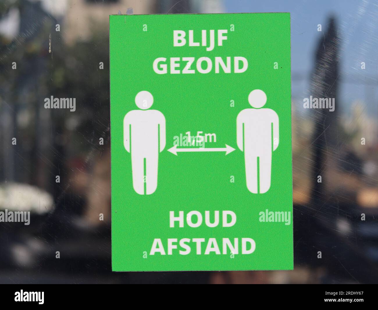 Blijf Gezond (gesund bleiben) - Soziale Distanzierung - Schild in Nijmegen, Niederlande Stockfoto