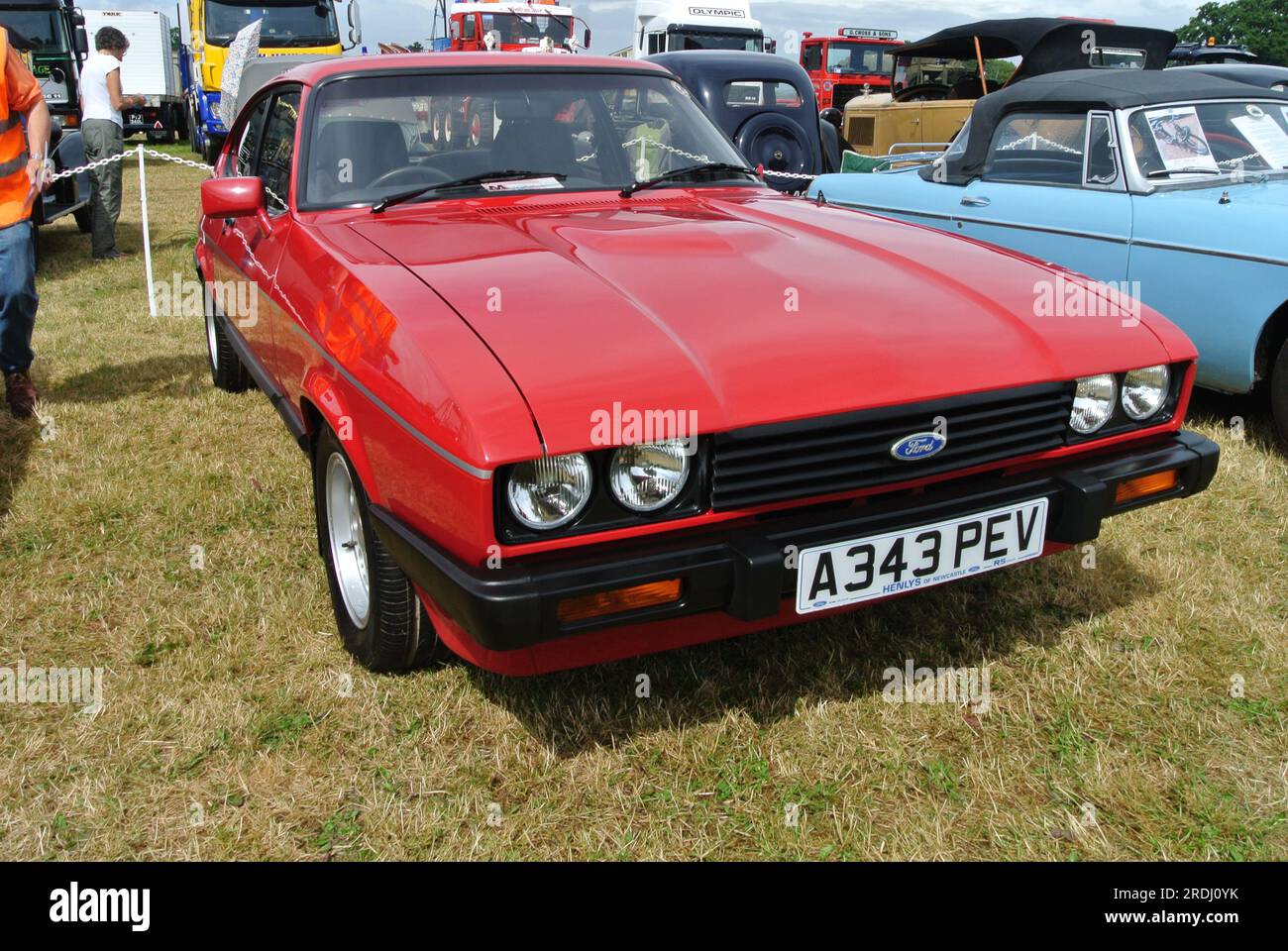 Ein Ford Capri aus dem Jahr 1983 wurde bei der 48. Historic Vehicle Gathering in Powderham, Devon, England, ausgestellt. Stockfoto