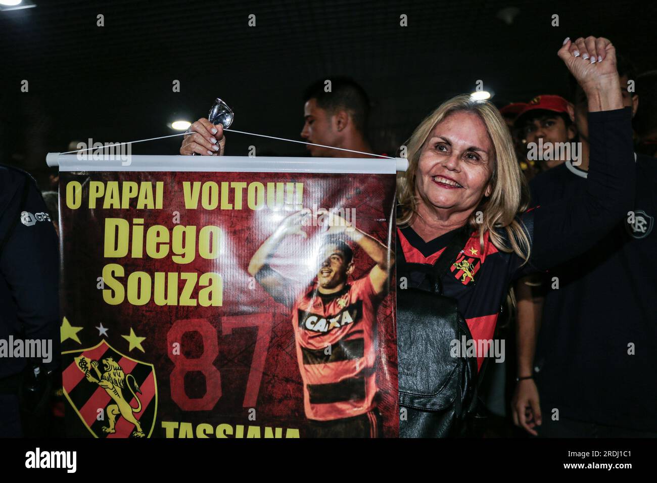 Recife, Brasilien. 21. Juli 2023. PE - RECIFE - 21/07/2023 - RECIFE, ANKUNFT VON DIEGO SOUZA - Torcida Sport packt Recife Flughafen für Diego Souza, der am Freitagabend (21 Uhr) ankommt für seinen dritten Besuch im Clube do Sport. Foto: Rafael Vieira/AGIF/Sipa USA Kredit: SIPA USA/Alamy Live News Stockfoto