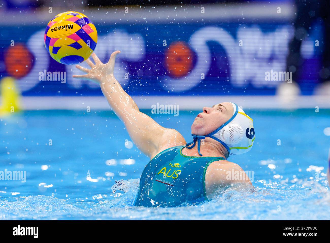 Fukuoka, Japan. 22. Juli 2023. FUKUOKA, JAPAN - 22. JULI: Australische Zoe Arancini während der Aquatics World Championships 2023 Women's Waterpolo Crossover Match zwischen Australien und Israel am 22. Juli 2023 in Fukuoka, Japan (Foto: Albert Ten Hove/Orange Pictures). Guthaben: Orange Pics BV/Alamy Live News Stockfoto