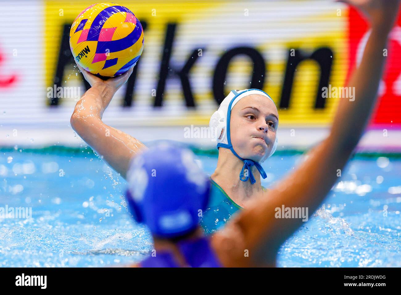 Fukuoka, Japan. 22. Juli 2023. FUKUOKA, JAPAN - 22. JULI: Ruby Swadling von Australien während der Aquatics World Championships 2023 Women's Waterpolo Crossover Match zwischen Australien und Israel am 22. Juli 2023 in Fukuoka, Japan (Foto: Albert Ten Hove/Orange Pictures) Guthaben: Orange Pics BV/Alamy Live News Stockfoto