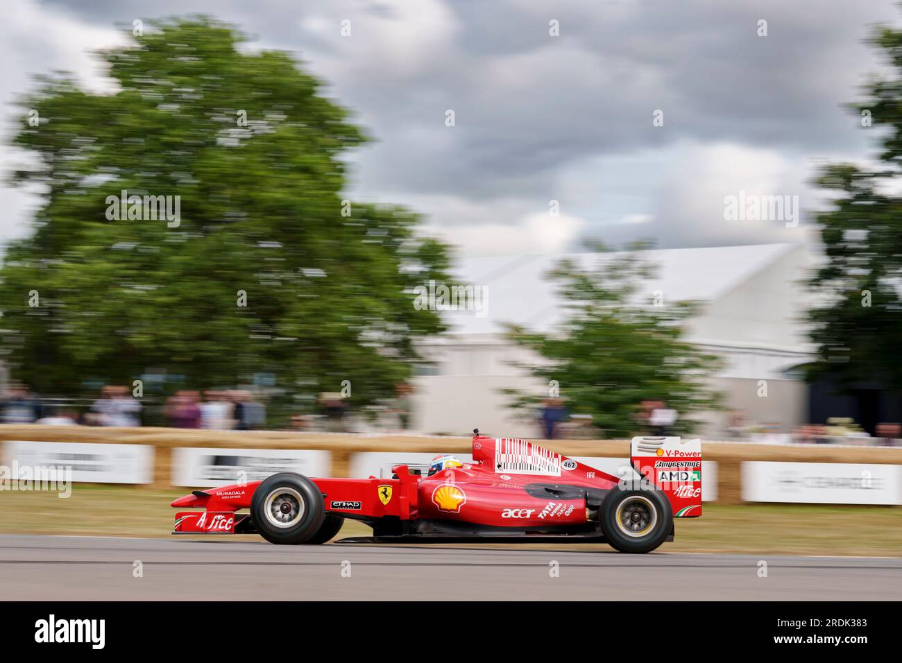 Der klassische Ferrari F1 Racing Car fährt beim Goodwood Festival of Speed 2023 den Hügel hinauf Stockfoto