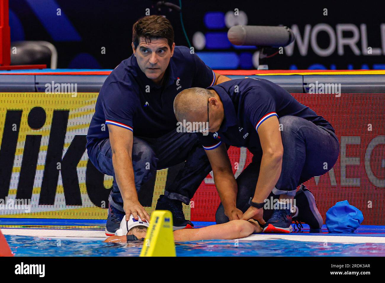 Fukuoka, Japan. 22. Juli 2023. FUKUOKA, JAPAN - 22. JULI: Aurelie Battu von Frankreich mit gebrochenem Daumen während der Aquatics World Championships 2023 Frauen Waterpolo Crossover Match zwischen Frankreich und Spanien am 22. Juli 2023 in Fukuoka, Japan (Foto von Albert ten Hove/Orange Pictures) Kredit: Orange Pics BV/Alamy Live News Stockfoto