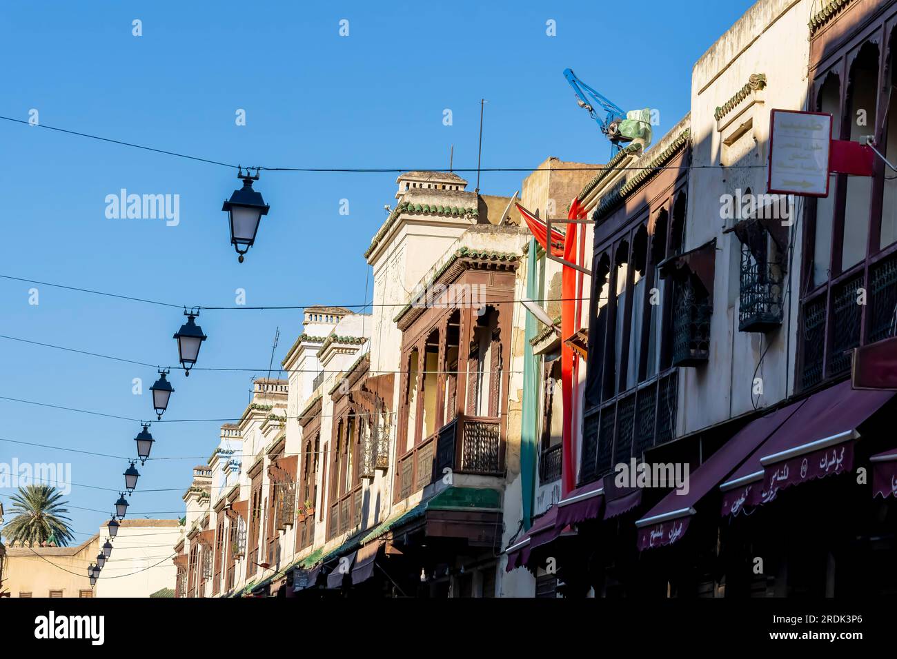 Fez oder Fes ist eine Stadt im nördlichen Landesinneren Marokkos und die Hauptstadt der Verwaltungsregion Fes-Meknes Stockfoto