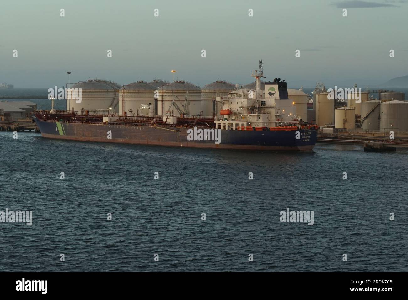 Ölprodukte, Chemikalientanker im Hafen von Kapstadt im Öllager- und Verteilungsterminal Burgan Cape. Stockfoto