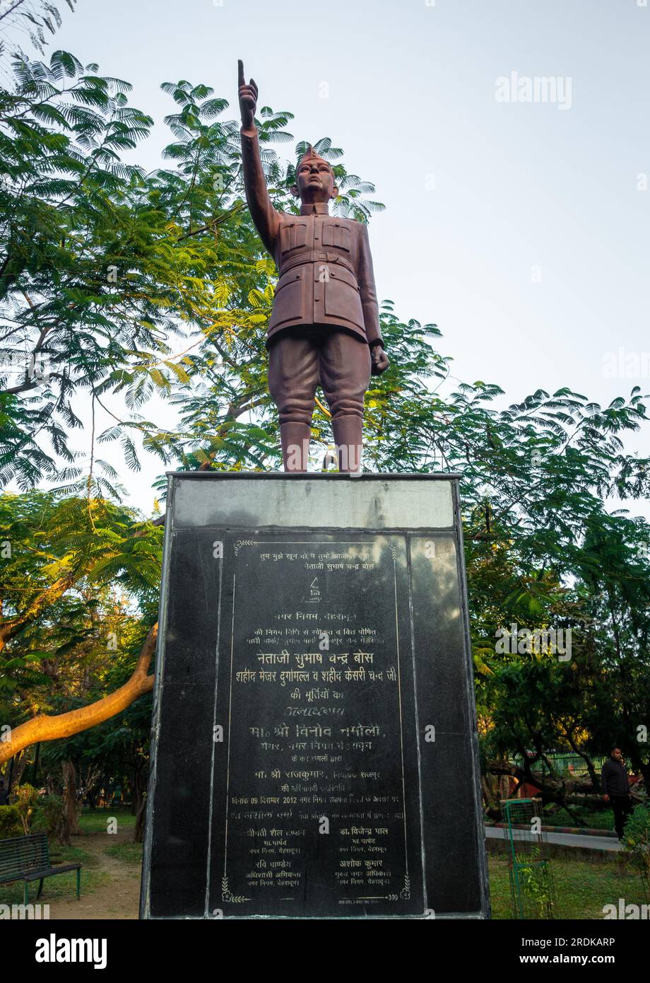 Juni 28. 2023, Uttarakhand, Indien. Freiheitskämpfer Martyr Kesari Chand Statue im Gandhi Park, Dehradun City. Stockfoto