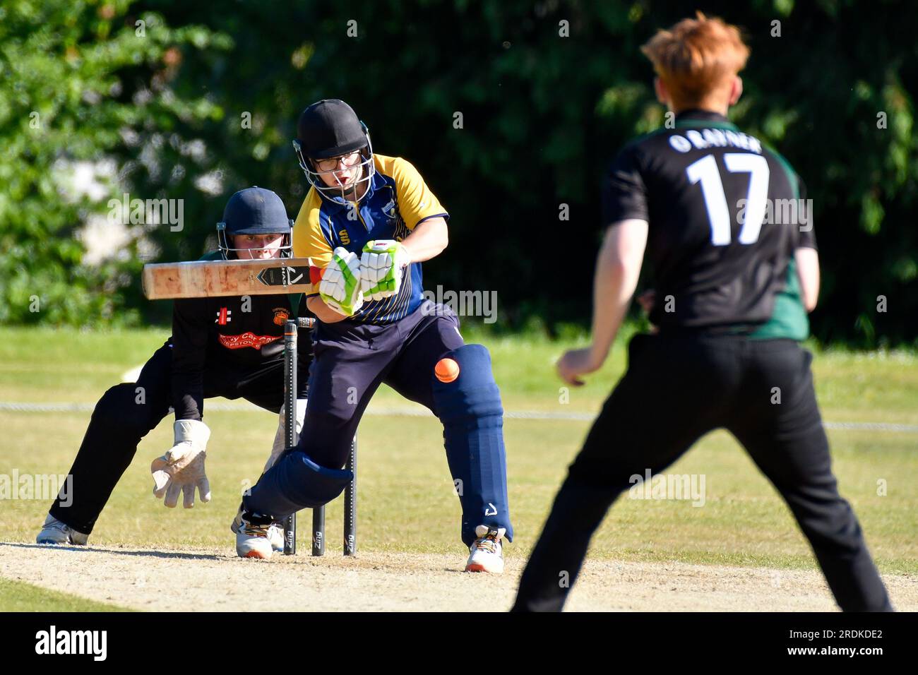 Clydach, Wales. 3. Juni 2023 Ein Schlagmann von Clydach während des Zweiten Spiels der South Wales Premier Cricket League zwischen Clydach und Chepstow im Waverley Park in Clydach, Wales, Großbritannien, am 3. Juni 2023. Kredit: Duncan Thomas/Majestic Media. Stockfoto