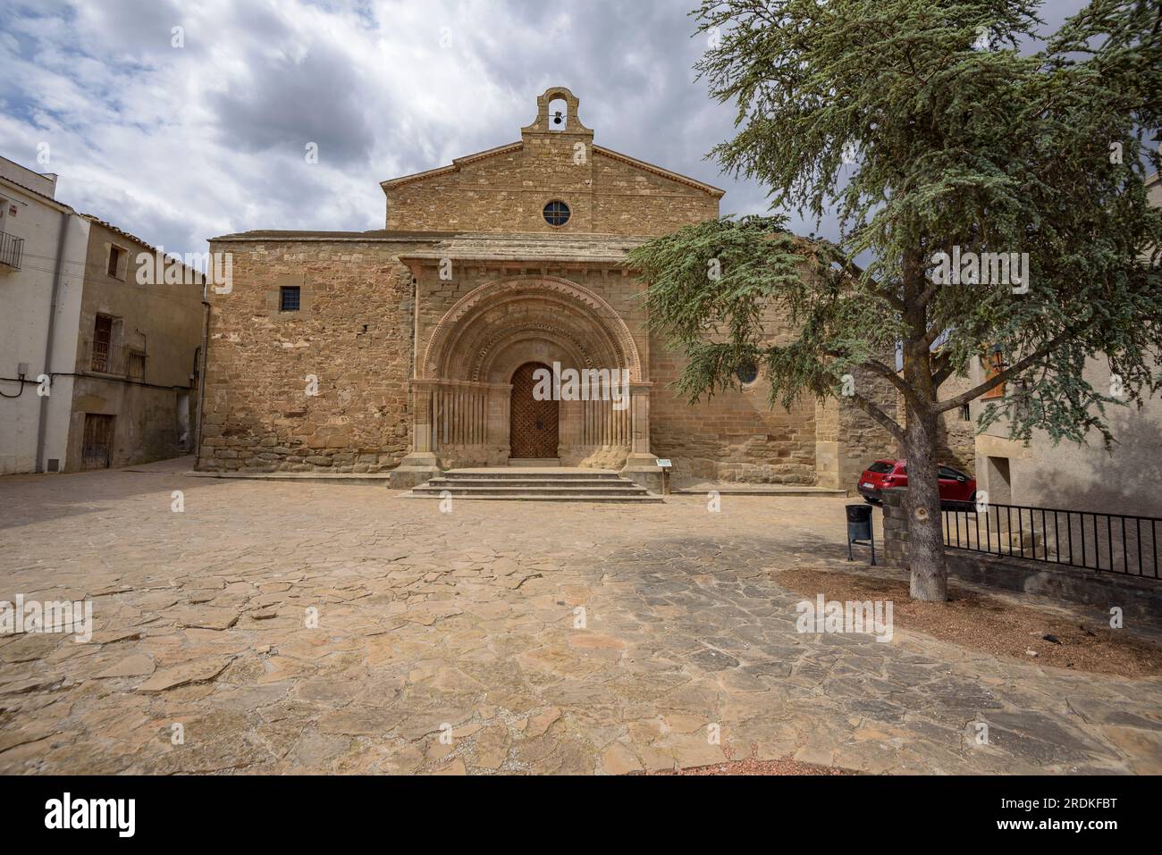 Romanische Kirche Santa Maria del Castell im oberen Teil der Stadt Cubells (La Noguera, Lleida, Katalonien, Spanien) Stockfoto