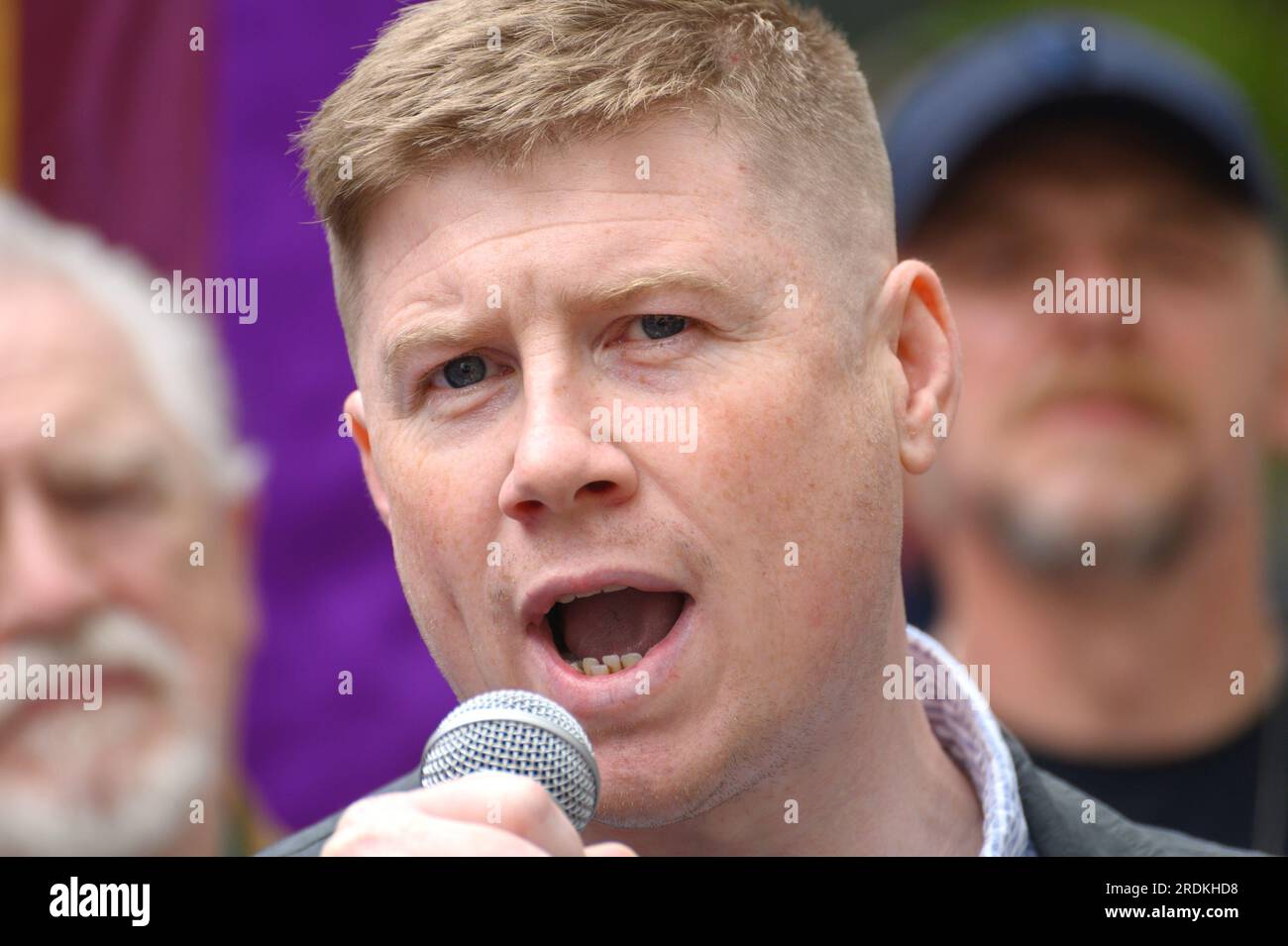 Eddie Dempsey - Assistant General Secretary RMT Union - sprach auf einer AKTIENVERANSTALTUNG am Leicester Square und unterstützte die amerikanischen Schauspieler der sag-AFTRA... Stockfoto