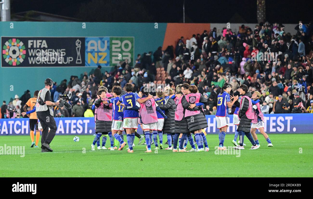 Hamilton, Neuseeland. 22. Juli 2023. Mitglieder Japans feiern nach dem Spiel der Gruppe C zwischen Sambia und Japan bei der FIFA Women's World Cup in Hamilton, Neuseeland, am 22. Juli 2023. Kredit: Zhu Wei/Xinhua/Alamy Live News Stockfoto