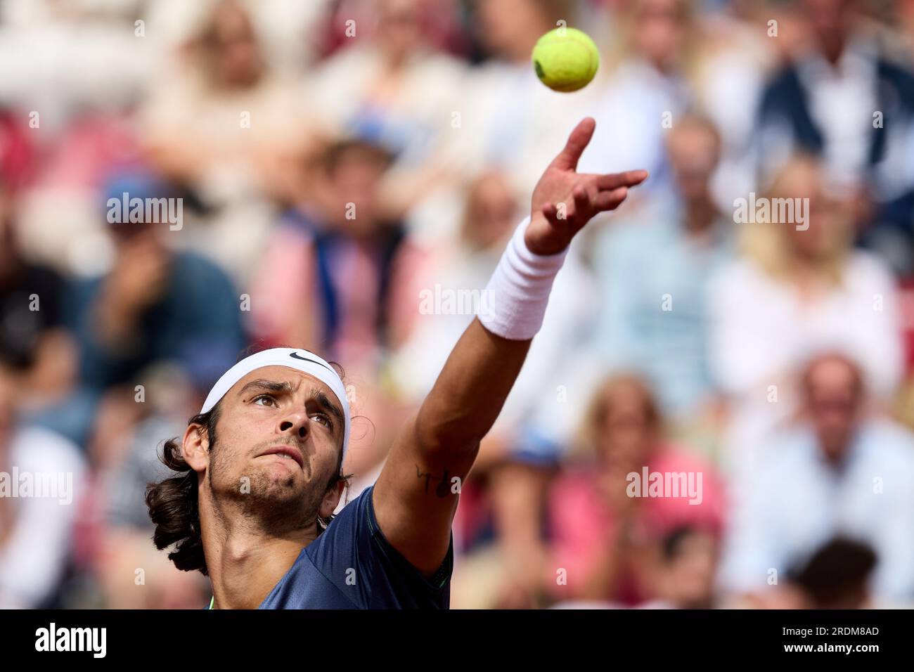 Lorenzo Musetti, Italien, im Halbfinale gegen Casper Ruud, Norwegen, beim Swedish Open ATP-Tennisturnier in Bastad, Schweden, am Samstag, den 22. Juli 2023. Foto: Anders Bjuro/TT/Code 11830 ***SCHWEDEN AUS*** Stockfoto