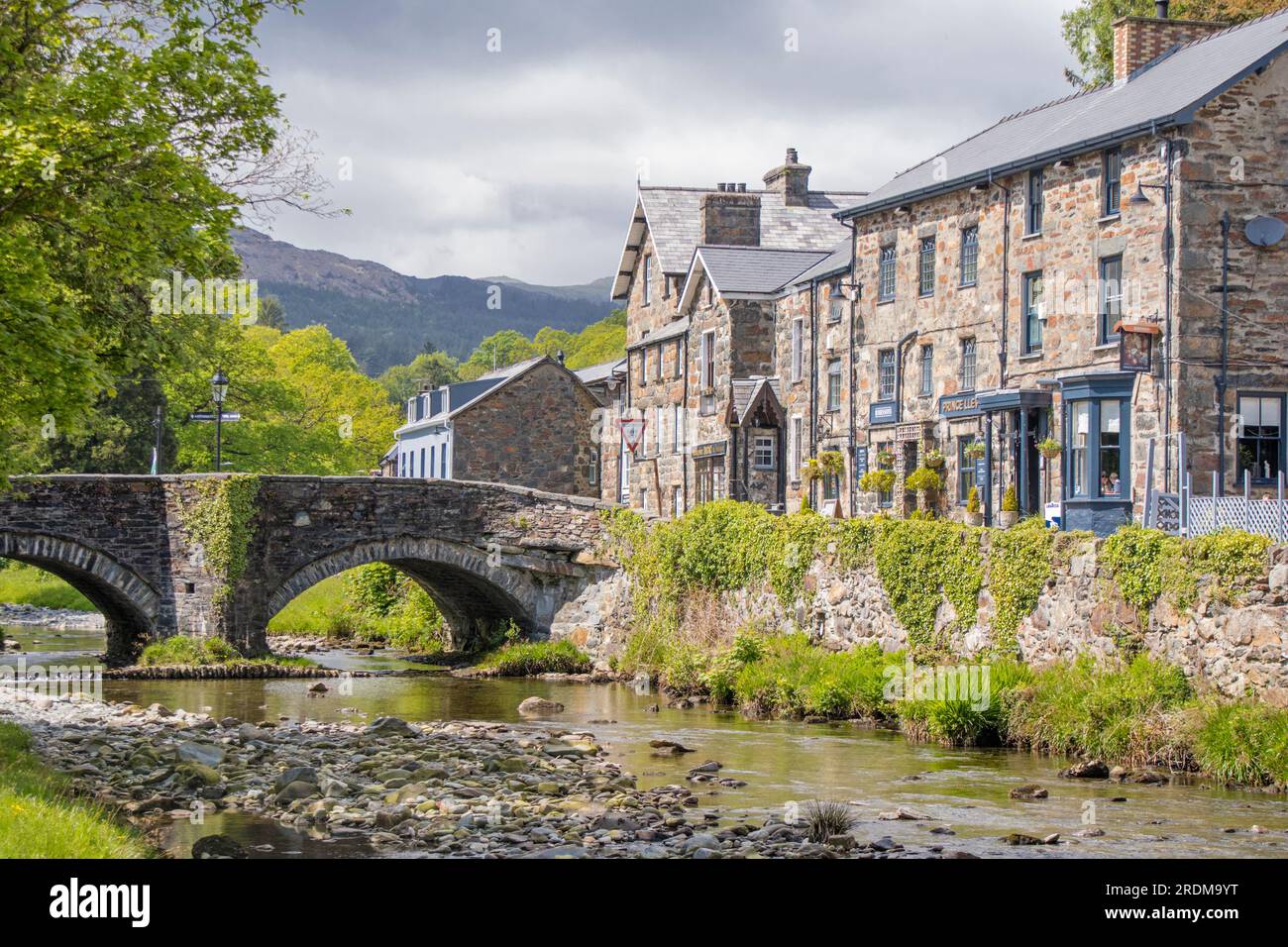 Beddgelert ein malerisches Dorf im Snowdonia „eryri“-Nationalpark North Wales, Großbritannien Stockfoto