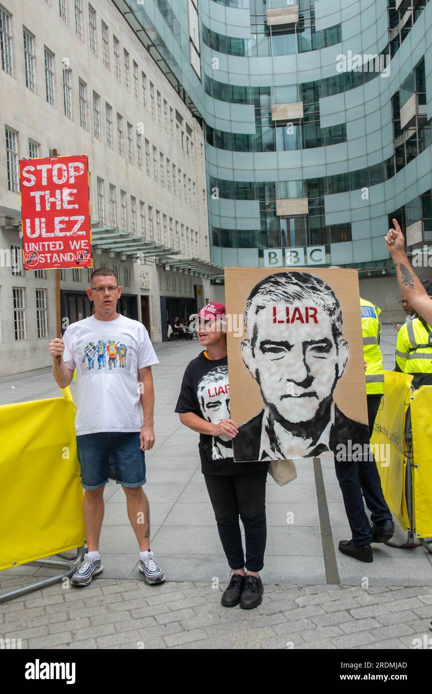 Demonstration gegen die vorgeschlagene Steuer auf Privatfahrer in Form einer Londoner Steuer als ULEZ für die Ultra-Low-Emission-Zone Stockfoto