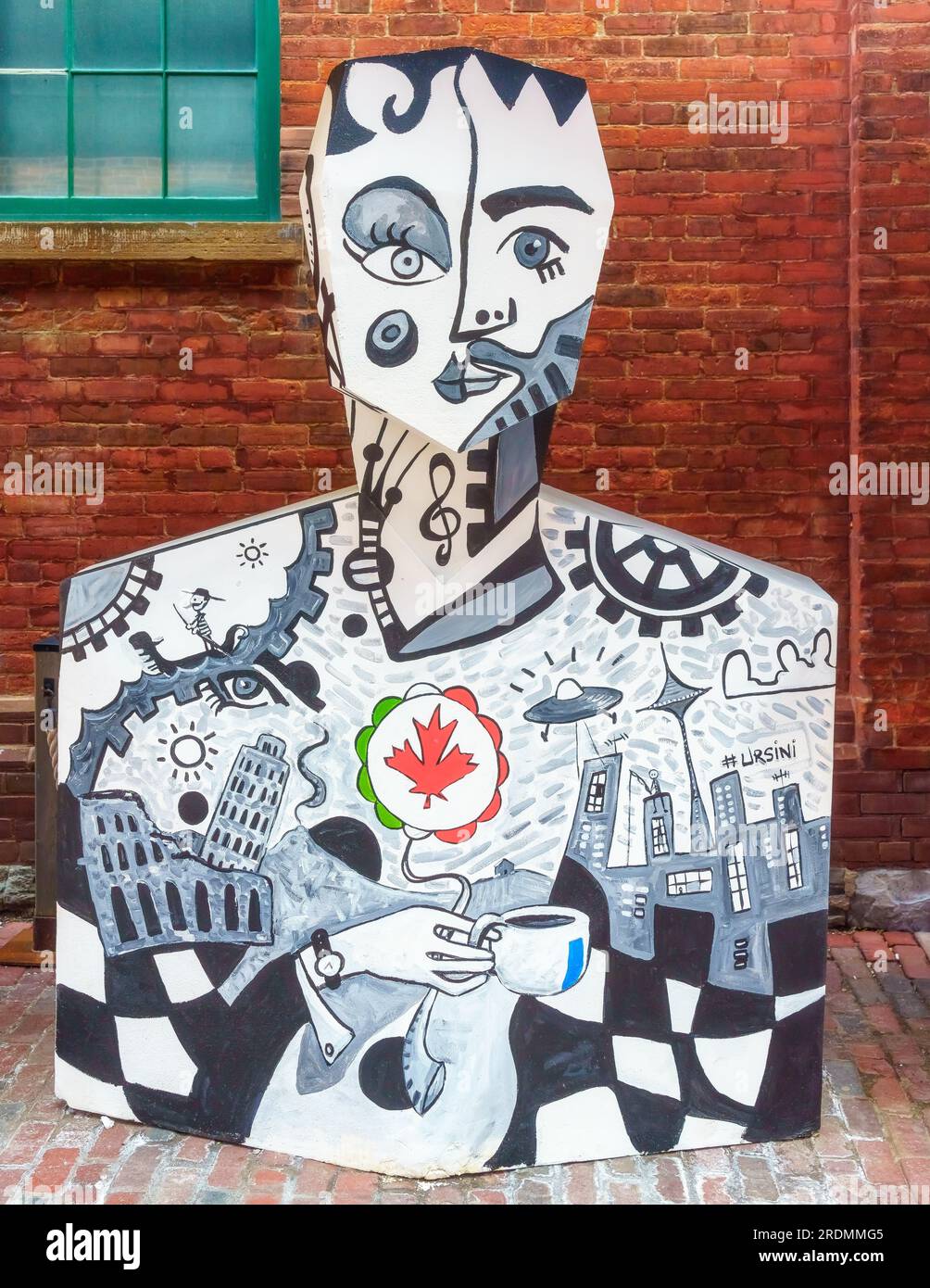 Toronto, Kanada - 19. Juli 2023: Öffentliche Skulptur oder urbane Kunst während der 6ix Art Outdoor Exhibition im Distillery District. Die Ausstellung war OP Stockfoto