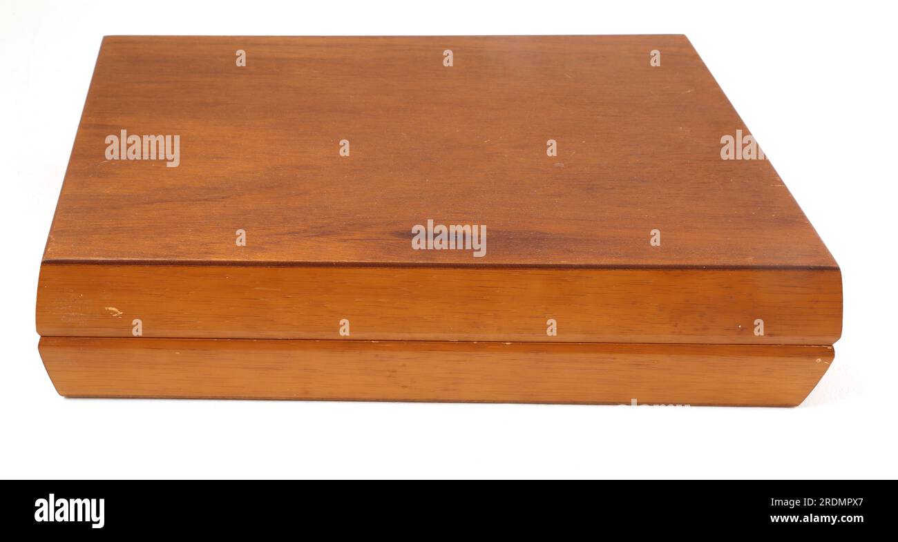 Regalia große Kantine Service silbernes Besteckset traditionelle Holzkiste im Perlenstil Stockfoto