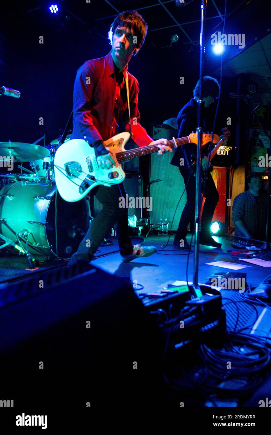 Johnny Marr (ex The Smiths) tritt am 24. März 2014 mit gebrochener Hand im Brudenell Social Club in Leeds auf Stockfoto Johnny Marr (ex The Smiths) tritt am 24. März 2014 mit gebrochener Hand im Brudenell Social Club in Leeds auf Stockfoto
