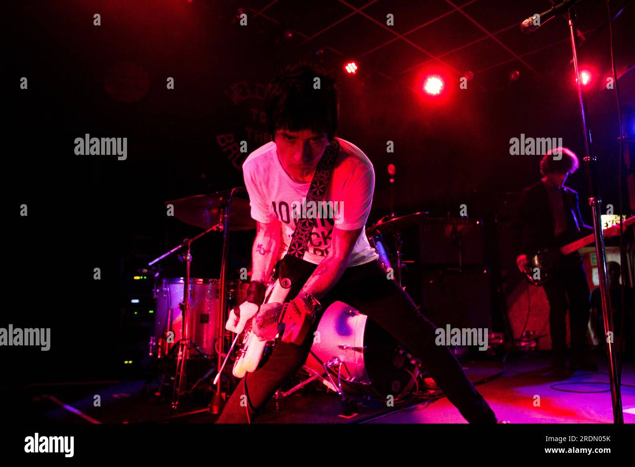 Johnny Marr (ex The Smiths) tritt am 24. März 2014 mit gebrochener Hand im Brudenell Social Club in Leeds auf Stockfoto Johnny Marr (ex The Smiths) tritt am 24. März 2014 mit gebrochener Hand im Brudenell Social Club in Leeds auf Stockfoto