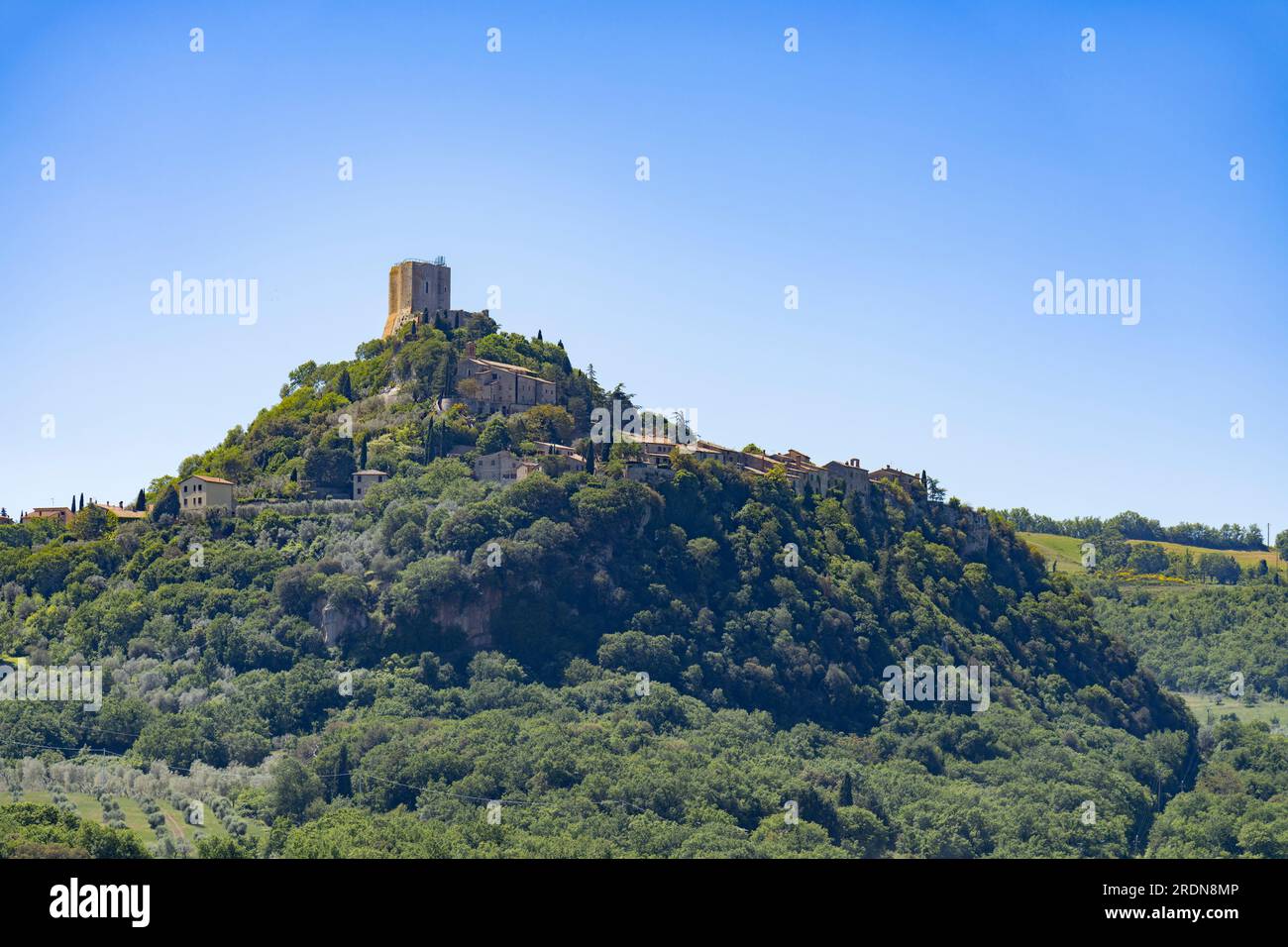 Weiter Blick auf die Rocca di Tentennano in der Toskana Stockfoto