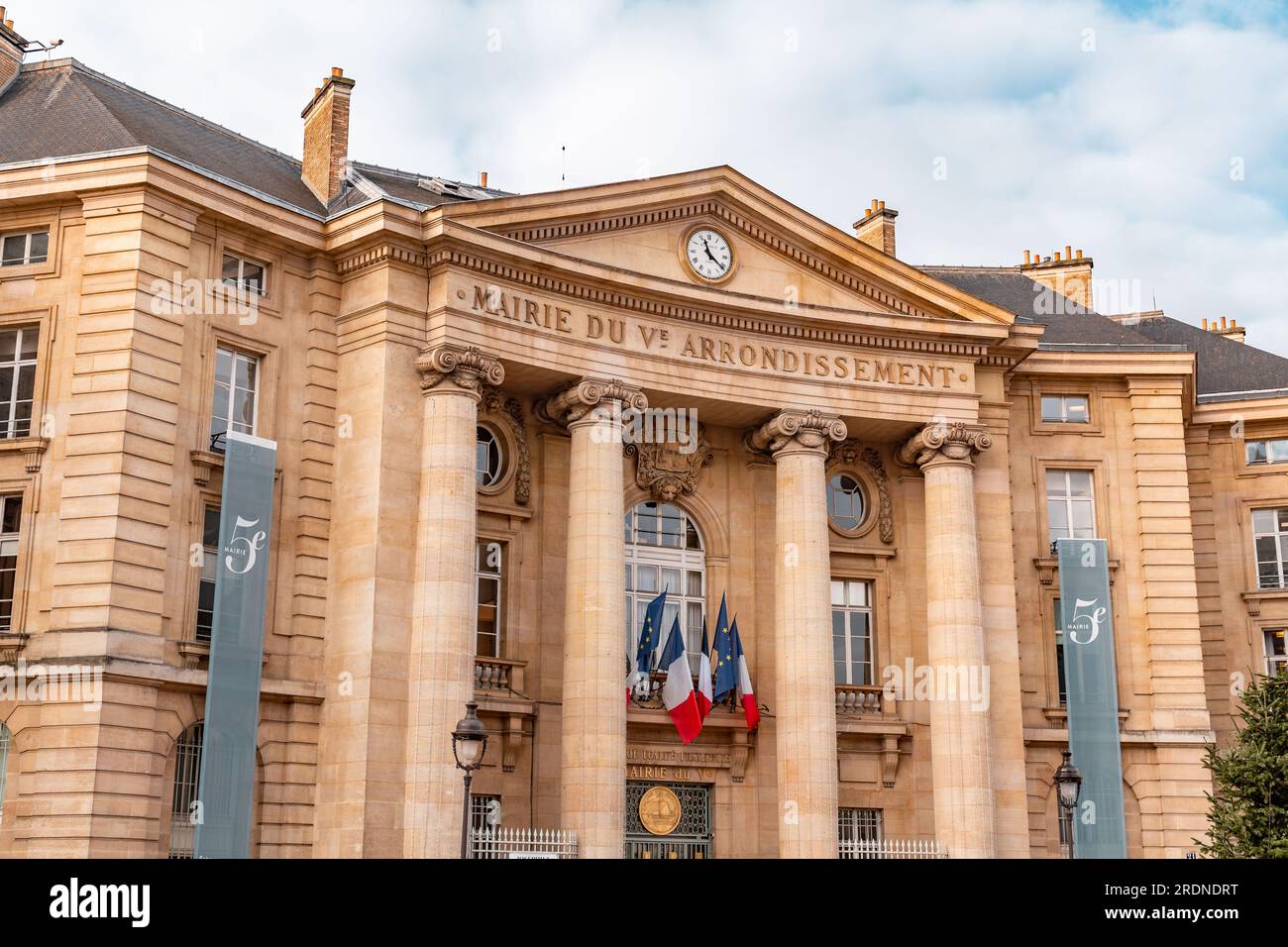 Paris, Frankreich - 19. Januar 2022: Die Universität Pantheon-Sorbonne ist eine öffentliche Forschungsuniversität in Paris, Frankreich. Sie wurde 1971 von t erstellt Stockfoto