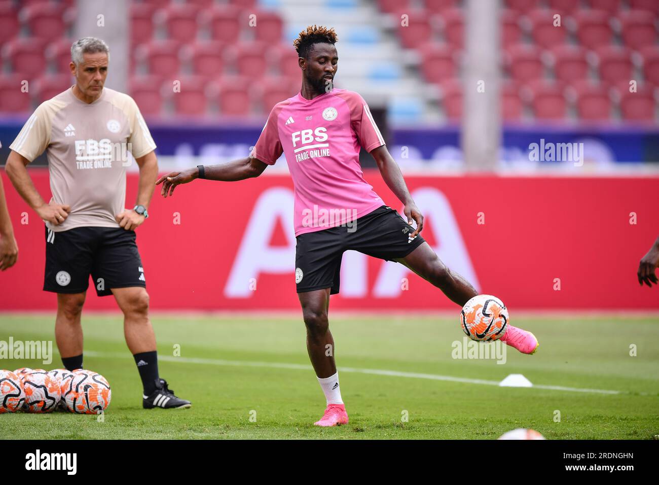 Bangkok, Thailand. 22. Juli 2023. Wilfred Ndidi aus Leicester City im Training während des Vorsaison-Spiels gegen Tottenham Hotspur im Rajamangala Stadium. Kredit: SOPA Images Limited/Alamy Live News Stockfoto