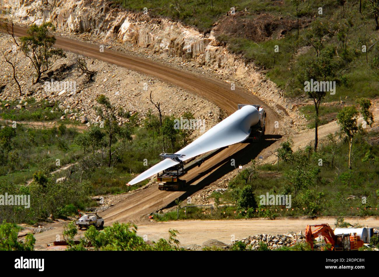 Windpark Turbine Blade wird per LKW bis zum Standort am Gipfel des Mt Edith, Atherton Tablelands, Australien transportiert. Stockfoto