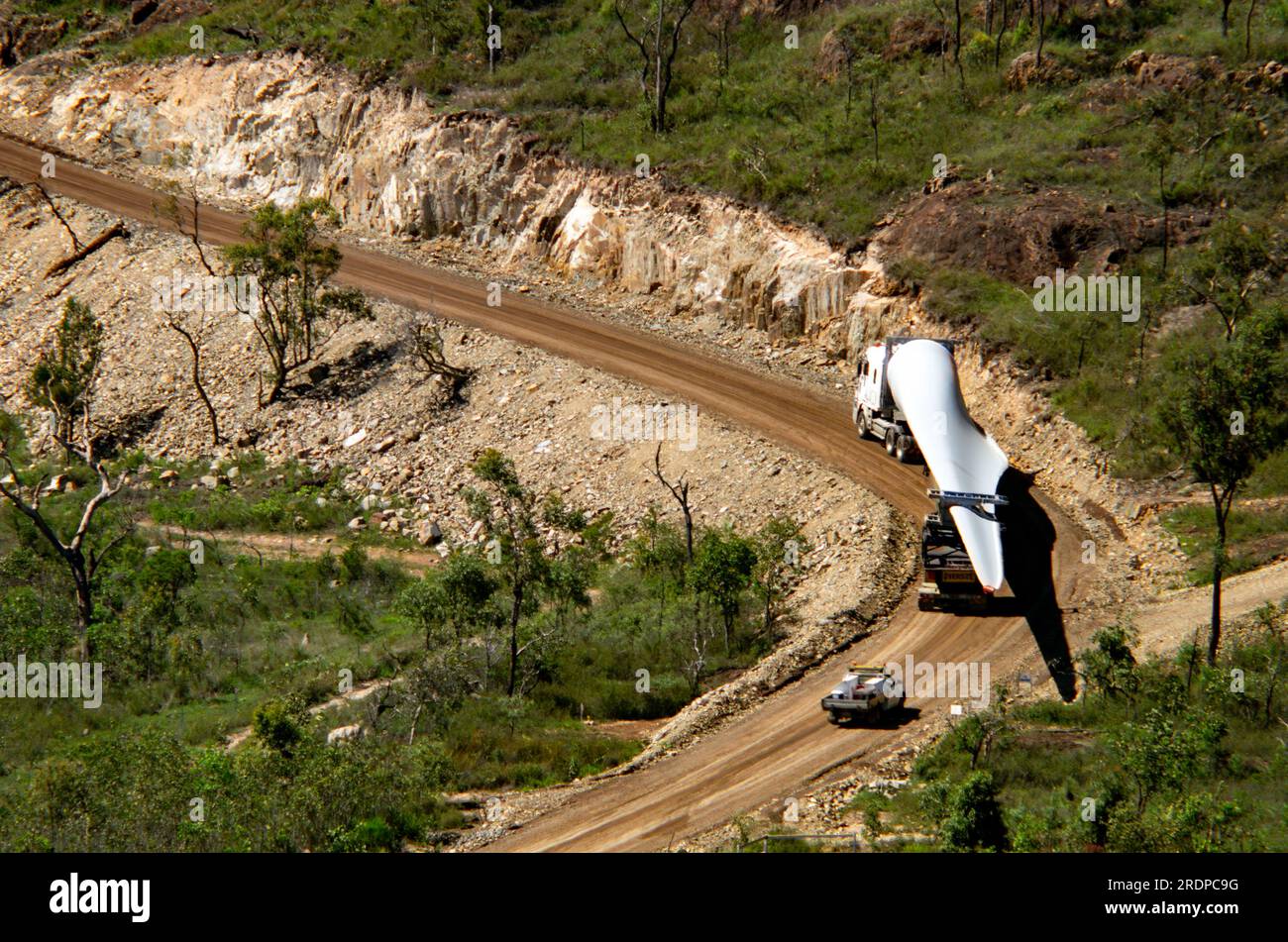 Windpark Turbine Blade wird per LKW bis zum Standort am Gipfel des Mt Edith, Atherton Tablelands, Australien transportiert. Stockfoto