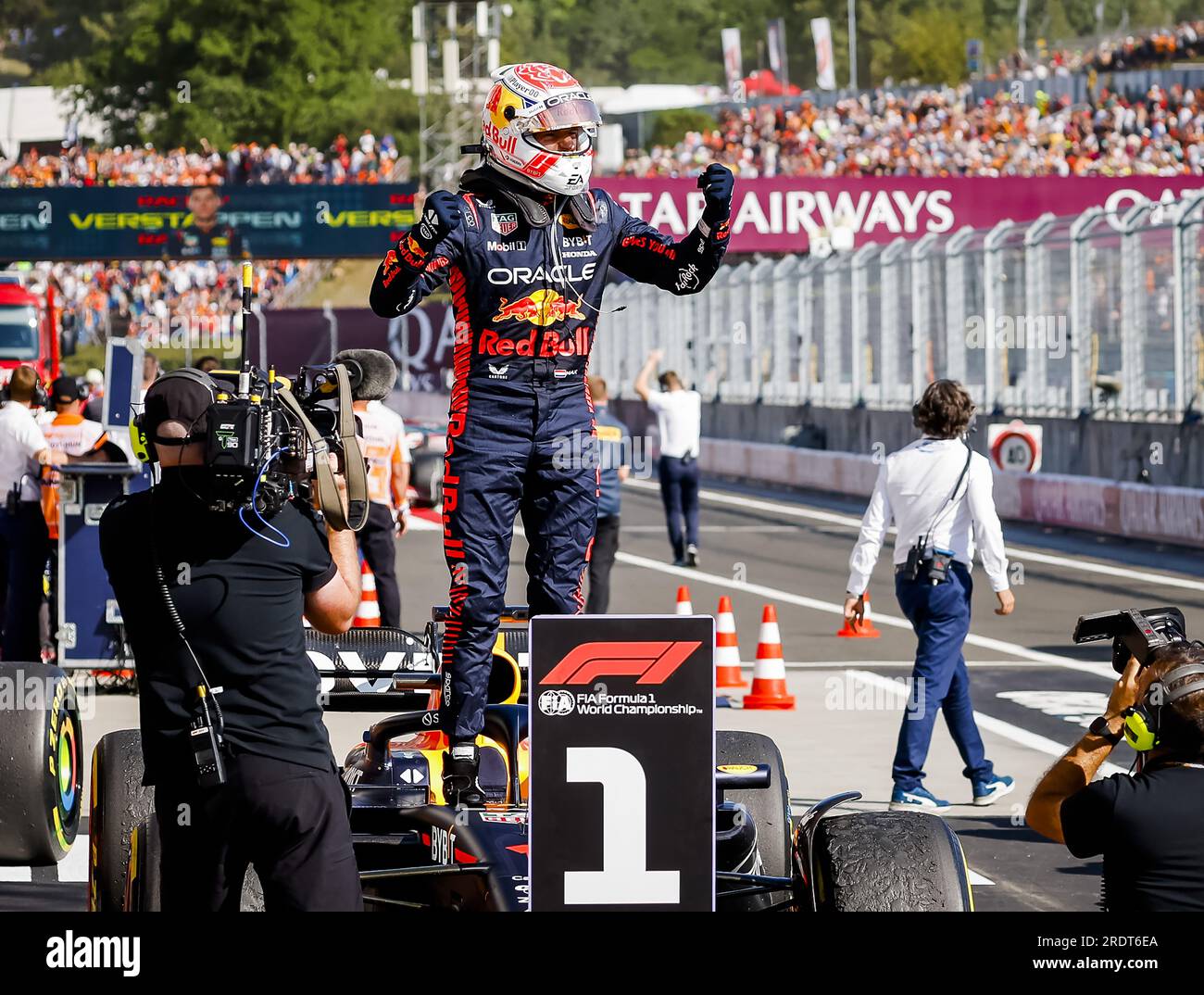 BUDAPEST - Max Verstappen (Red Bull Racing) jubelt nach dem ungarischen Grand Prix im Hungaroring. ANP REMKO DE WAAL Stockfoto