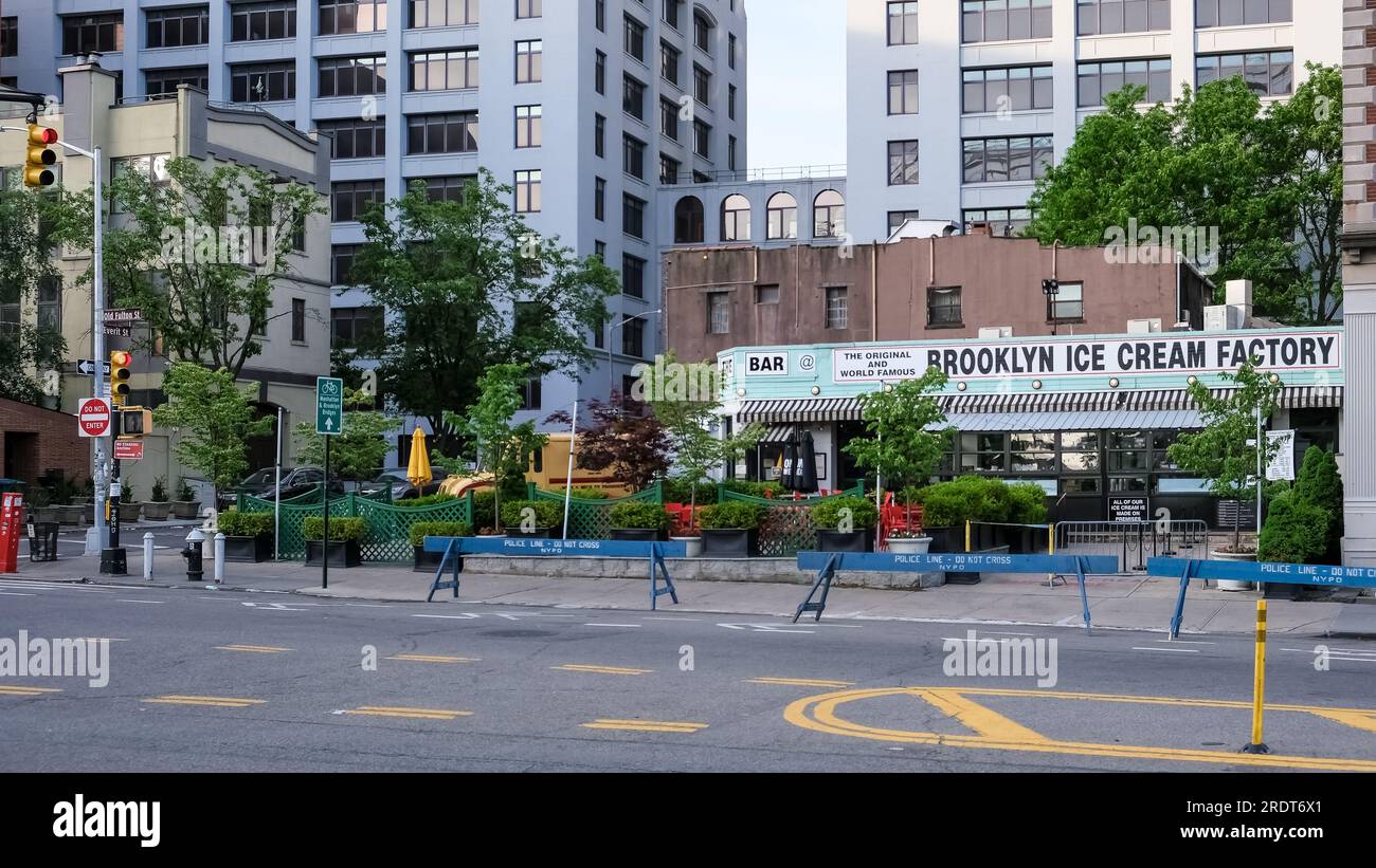 Brooklyn Ice Cream Factory Gebäude im Brooklyn Bridge Park, einem Park auf der Brooklyn-Seite des East River in New York City Stockfoto