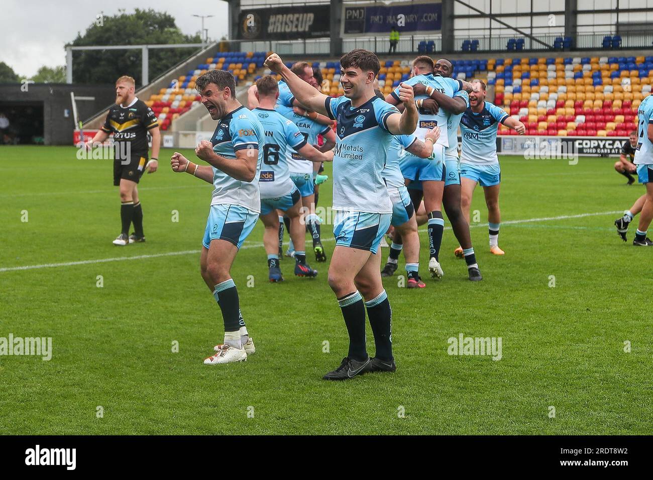 Batley feiert das Finale des 1895-Pokals mit dem Sieg über York*** während des 1895-Cup-Spiels zwischen York City Knights und Batley Bulldogs am 23. Juli 2023 im LNER Community Stadium in York, Großbritannien. Foto von Simon Hall. Nur redaktionelle Verwendung, Lizenz für kommerzielle Verwendung erforderlich. Keine Verwendung bei Wetten, Spielen oder Veröffentlichungen von Clubs/Ligen/Spielern. Stockfoto