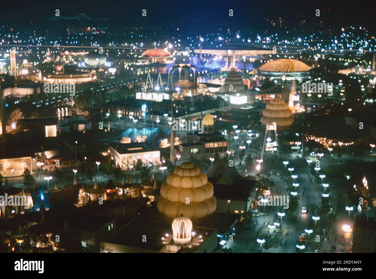 Bilder der Weltausstellung im Flushing Meadows-Corona Park in Queens, New York City, 1964 bei Nacht Stockfoto