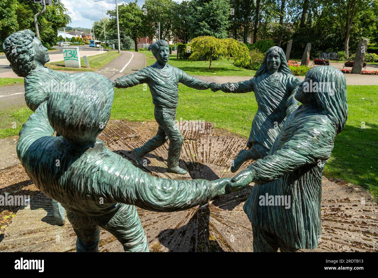 The Dream – Bronze Sculpture in Glenrothes, von Malcolm Robertson, Glenrothes, Fife, Schottland Stockfoto
