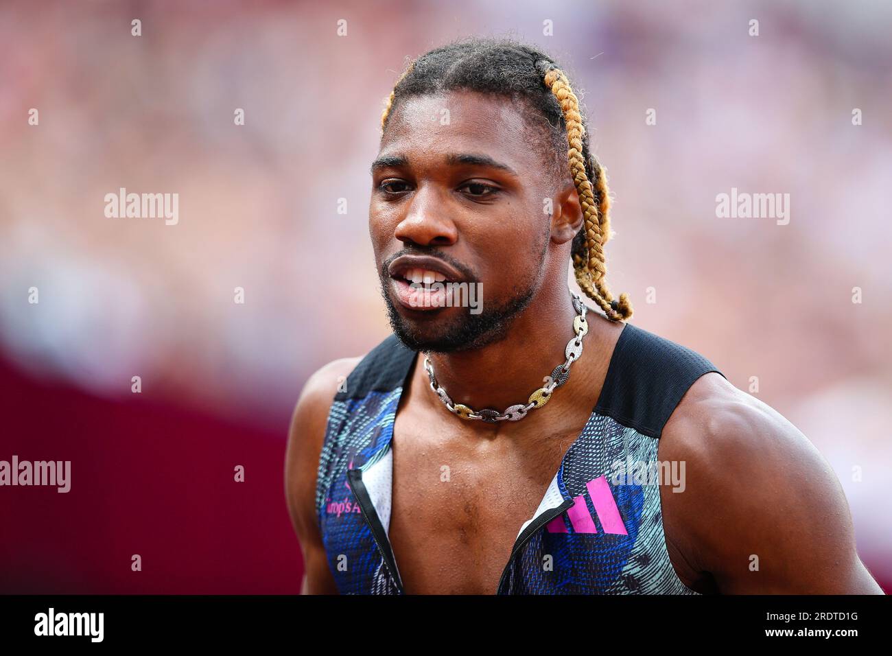 LONDON, Großbritannien – 23. Juli 2023: Noah Lyles aus den USA sieht nach dem Sieg des Mens 200m-Events während des London Athletics Meet, das Teil der Diamond League-Reihe 2023 im London Stadium ist, nach. Kredit: Craig Mercer/Alamy Live News Stockfoto