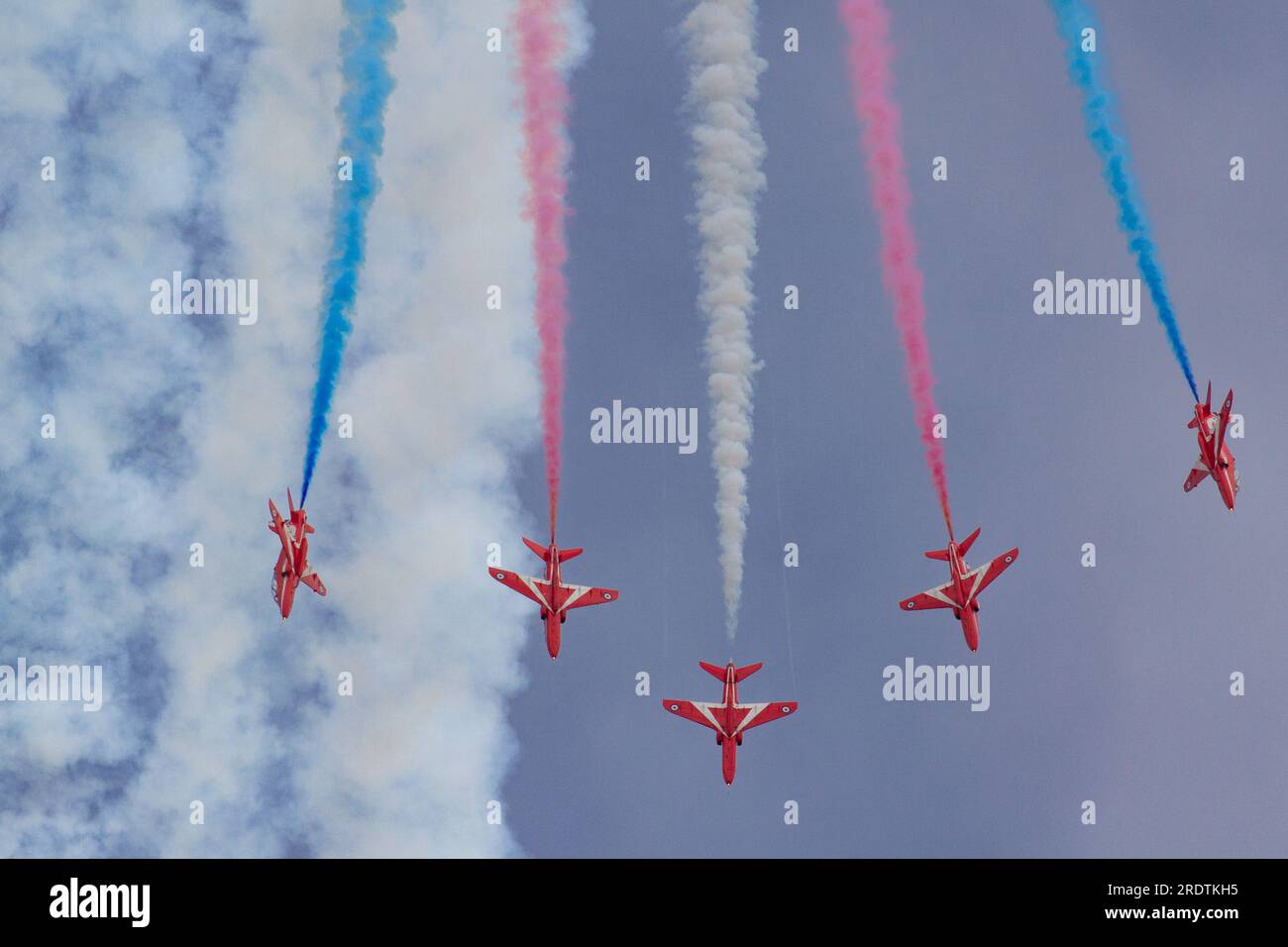 Die roten RAF-Pfeile werden auf der Royal International Air Tattoo 2023 angezeigt. Stockfoto