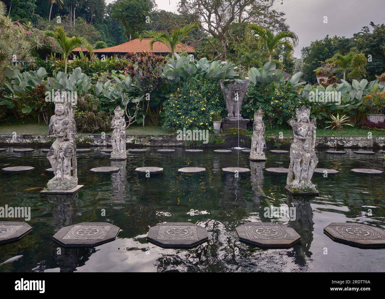 Tirta Gangga ist ein ehemaliger königlicher Palast im Osten Balis, Indonesien, benannt nach dem heiligen Ganges im Hinduismus. Stockfoto