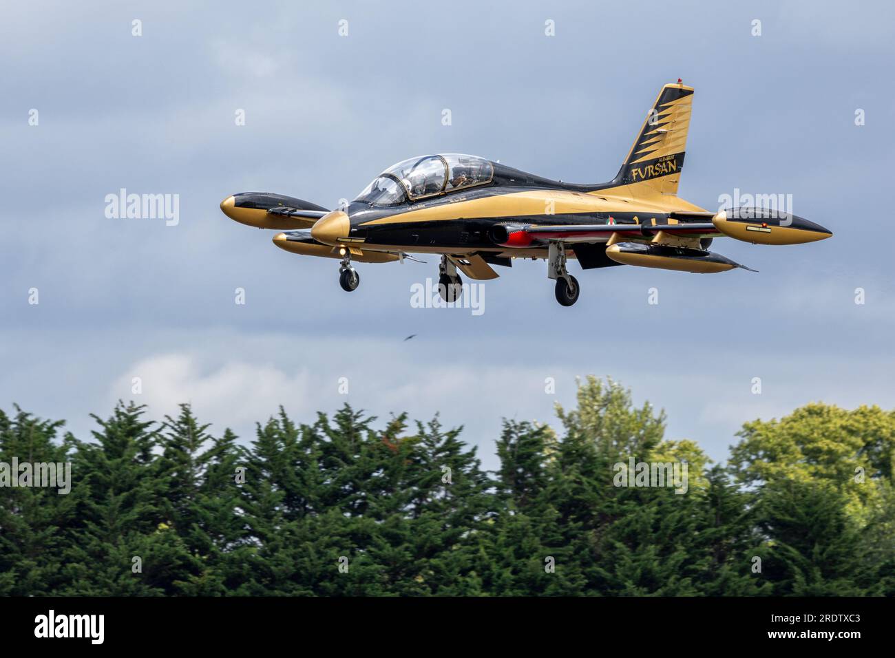 Fursan Al Emarat - Aermacchi MB-339, Ankunft in RAF Fairford für die Royal International Air Tattoo 2023. Stockfoto