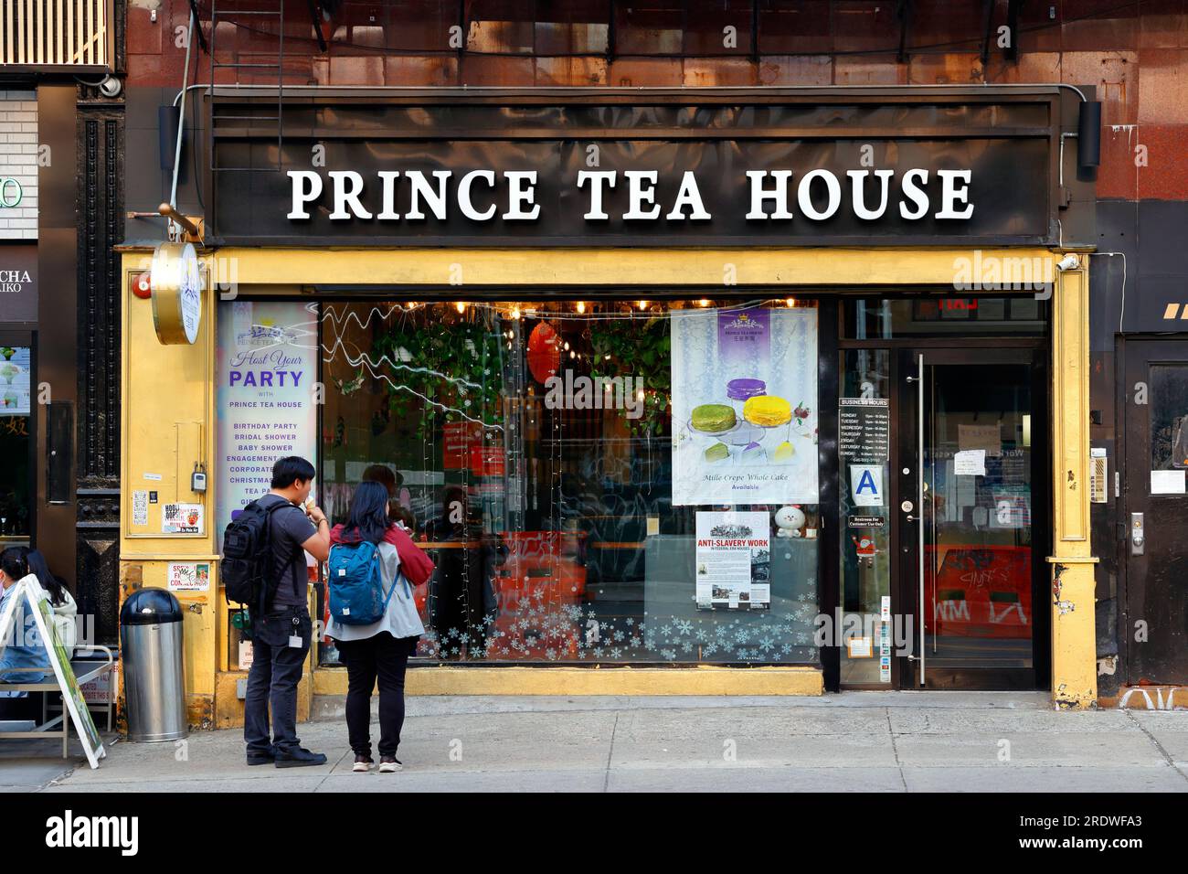 Prince Tea House, 134 Bowery, New York, NYC, Ladenfront einer asiatisch-französischen Tee-Café-Kette in Manhattan Chinatown. 紐約 Stockfoto