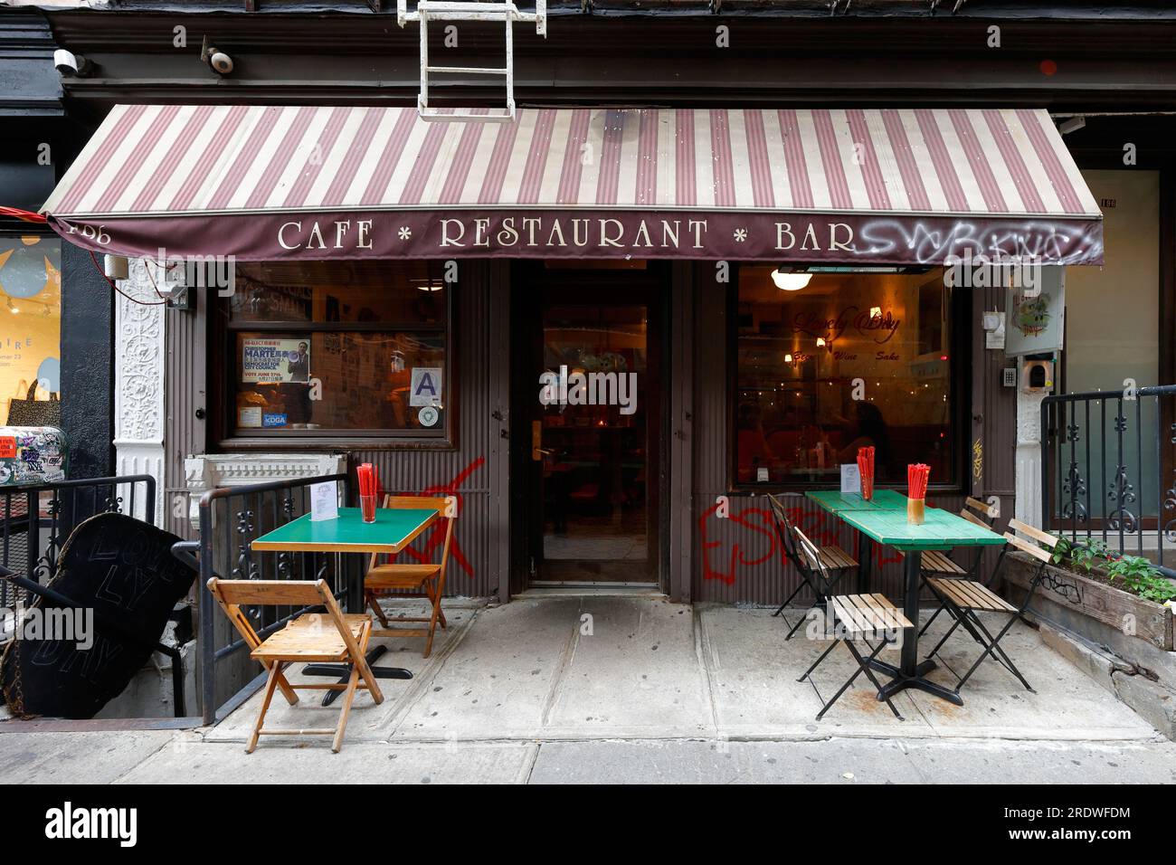 Lovely Day, 196 Elizabeth St, New York, NYC, Foto eines thailändischen Restaurants in Manhattans Nolita Viertel. Stockfoto