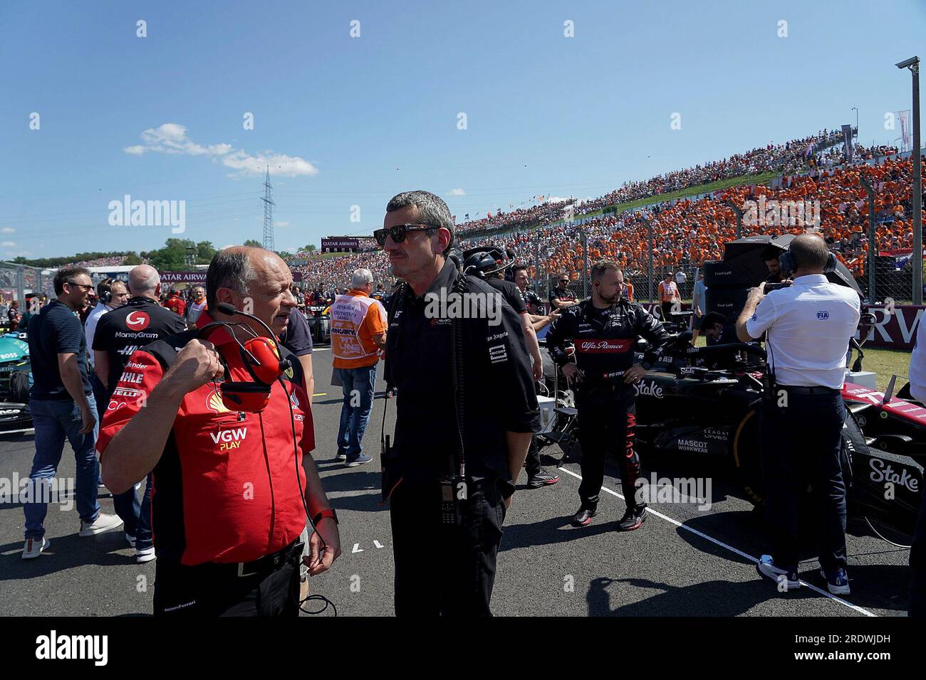 23. Juli 2023, Koasa Stadium, St.Johann, Testspiel TSG Hoffenheim vs. Feyernoord Rotterdam, im Bildteam Boss Frederic Vasseur (Scuderia Ferrari), Teamchef Gunter Steiner, Moneygram Haas F1 Team Stockfoto