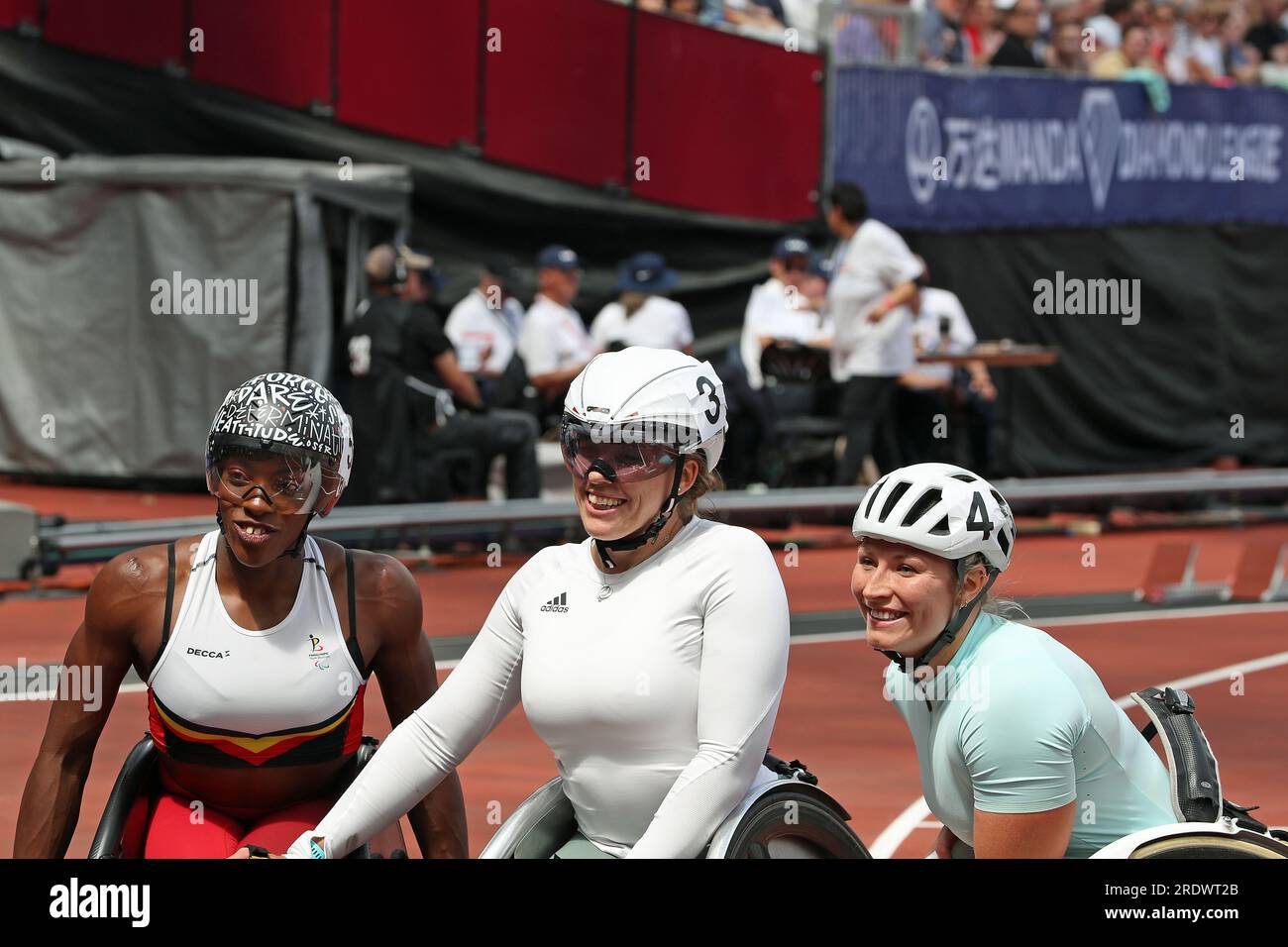 Die ersten drei Teilnehmer des Rollstuhl-Rennens 800m (Sammi KINGHORN, Léa BAYEKULA, Hannah COCKROFT) in der Wanda Diamond League im London Stadium Stockfoto