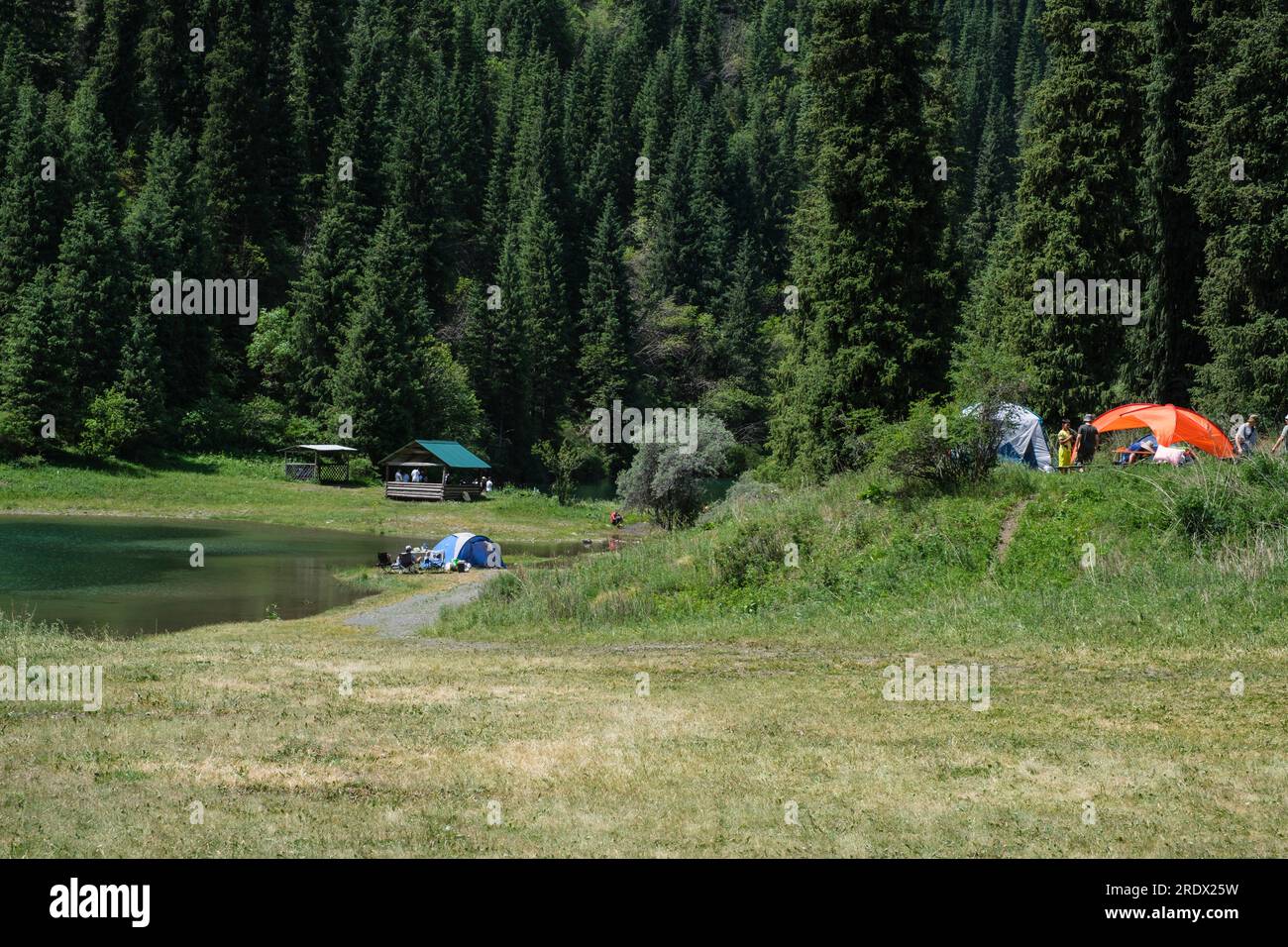 Kasachstan, Kolsay-Seen-Nationalpark. Urlaub Camping. Stockfoto