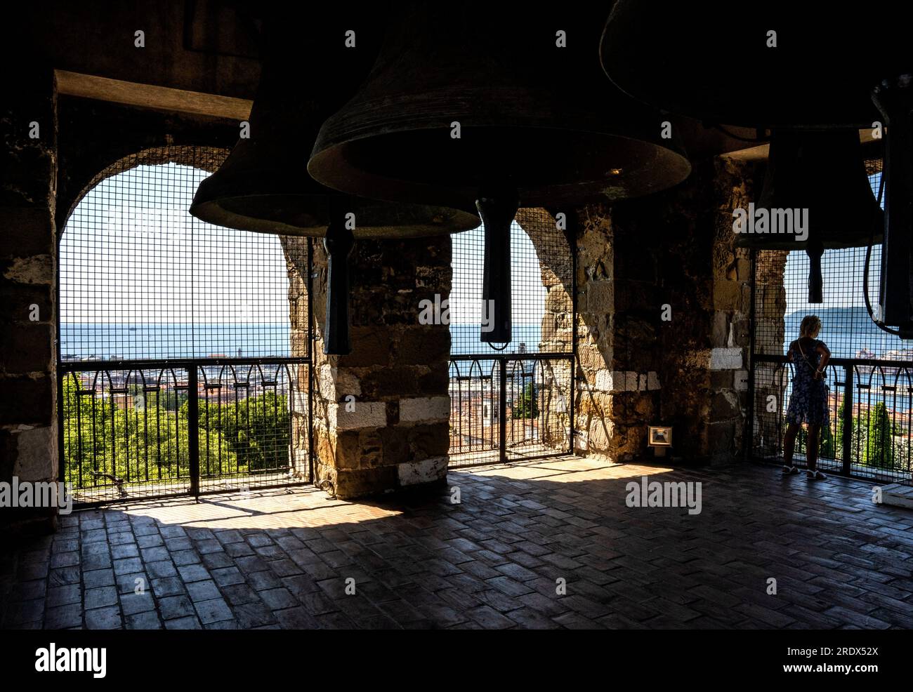 Blick vom Glockenturm („Campanile“) auf die Basilika des Heiligen Justus, Stadtzentrum von Triest, Italien Stockfoto