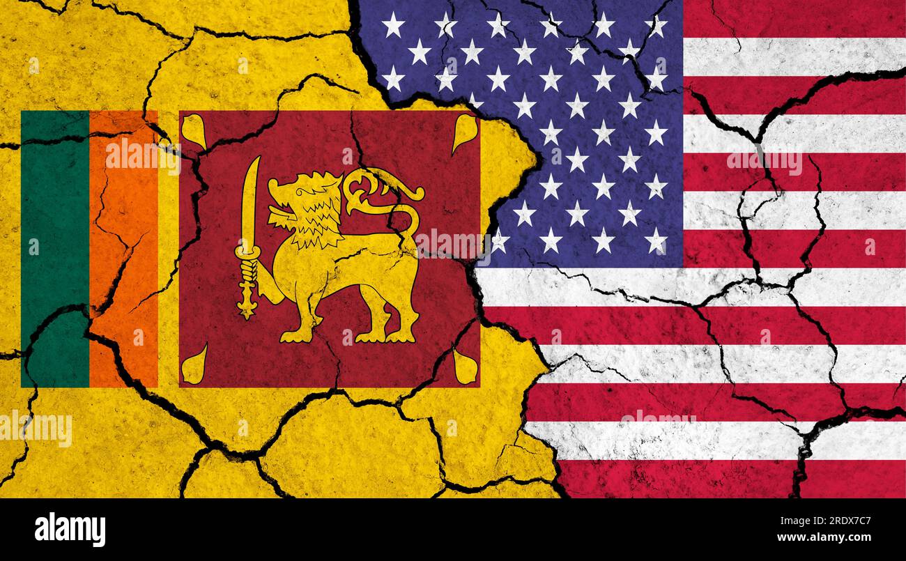Die Flaggen Sri Lankas und der USA auf der rissigen Oberfläche - Politik, Beziehungskonzept Stockfoto