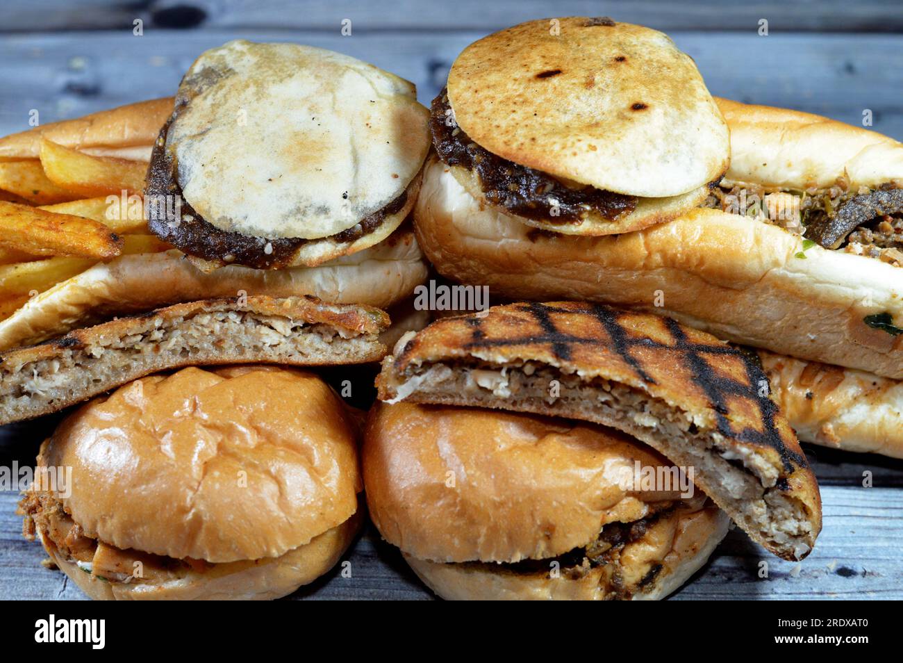 Verschiedene Sandwiches, Hähnchen- und Rindfleisch-Shawarma-Sandwiches ...