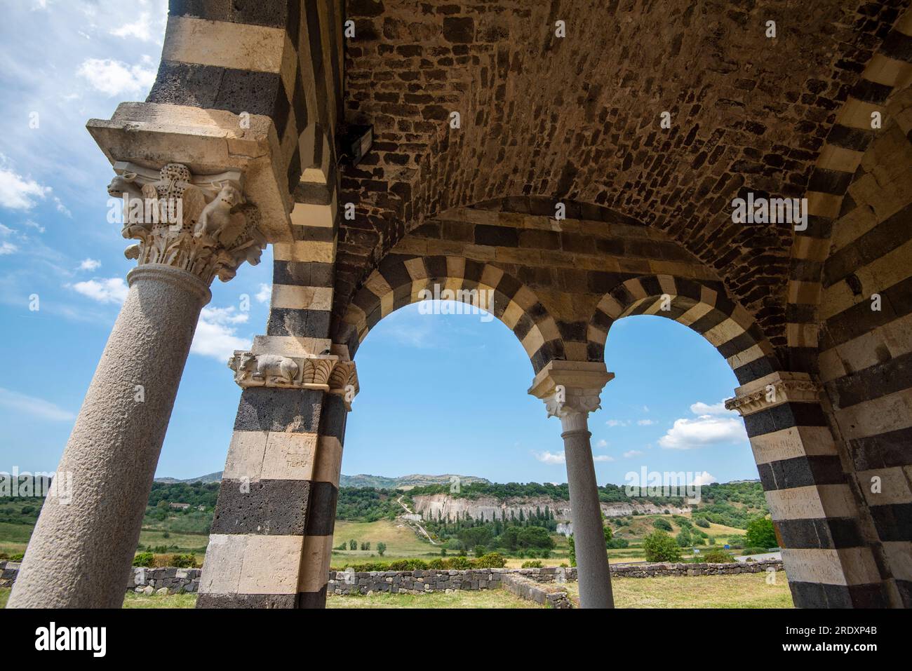 Kirche der Heiligen Dreifaltigkeit Saccargia - Sardinien - Italien Stockfoto