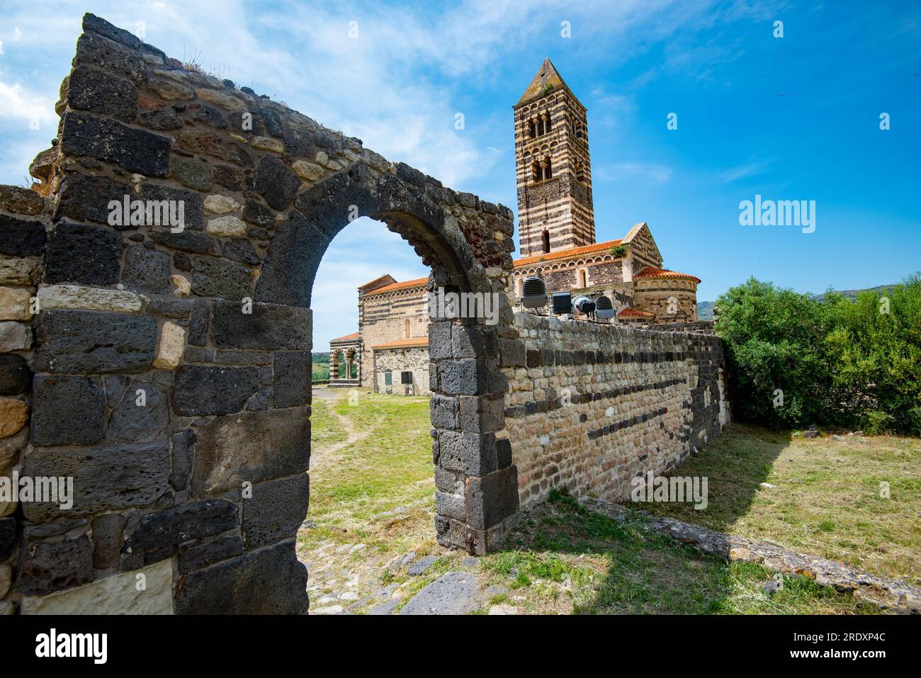 Kirche der Heiligen Dreifaltigkeit Saccargia - Sardinien - Italien Stockfoto