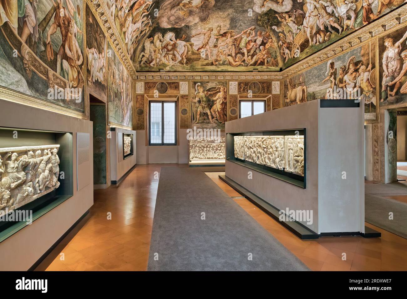 Der Herzogspalast in Mantua, Italien. Die Troja-Halle (1538-1539) verfügt über Decken und Wände, die mit den Ereignissen des Trojanischen Krieges gefressen sind. Stockfoto