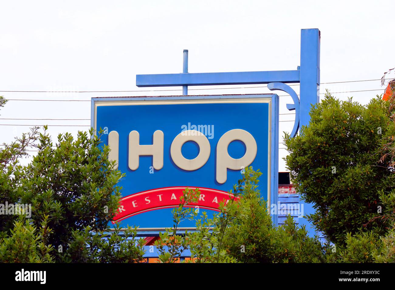 West Hollywood, Kalifornien: IHOP (International House of Pancakes) Restaurant. IHOP bietet eine Auswahl an Frühstücks-, Mittags- und Abendmahlzeiten Stockfoto